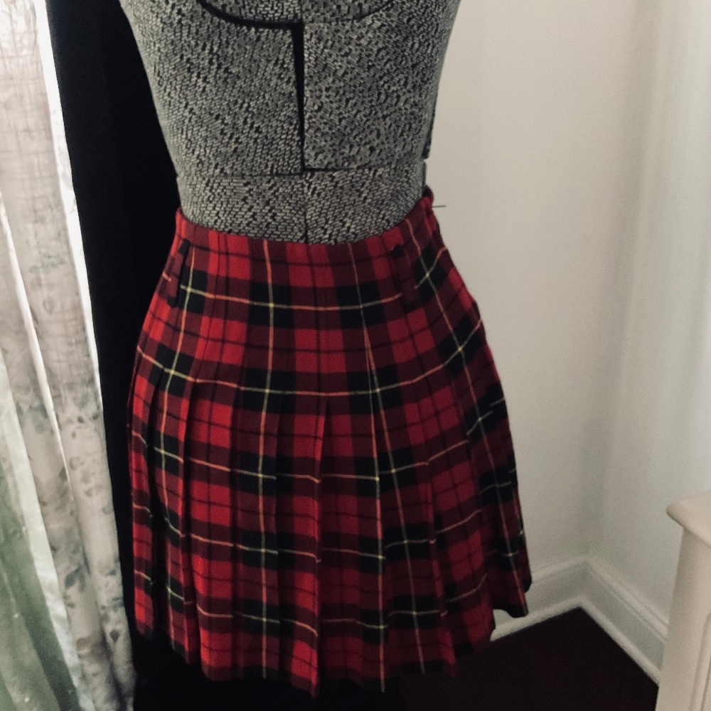 Plaid Ann Taylor pleaded skirt